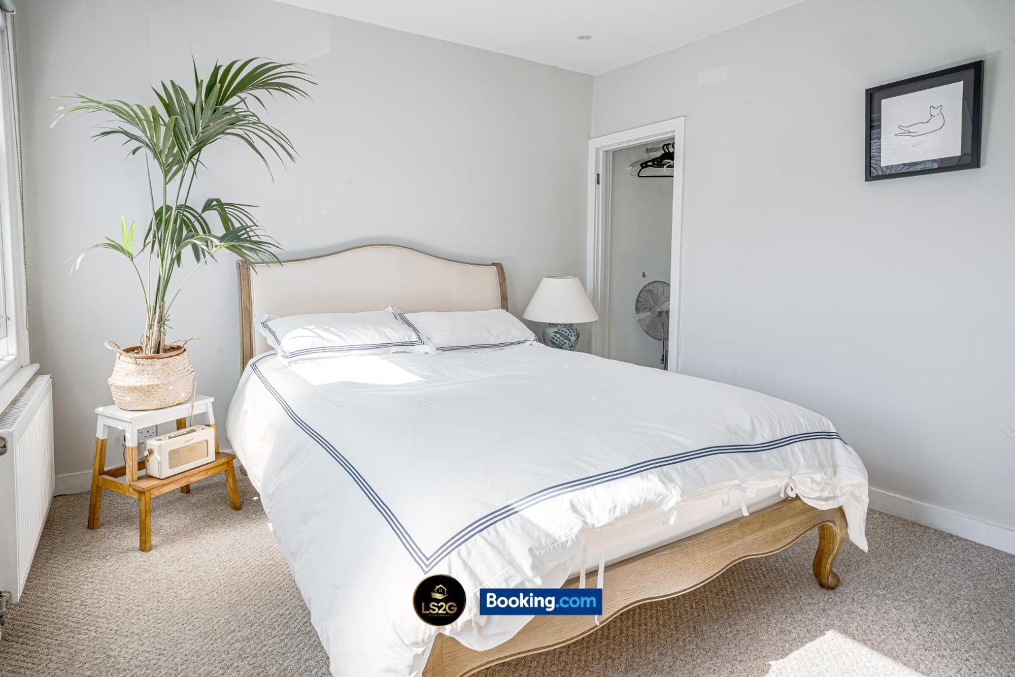 Comfy 2 Bedroom House With Garden By Ls2g Short Lets & Serviced Greater *